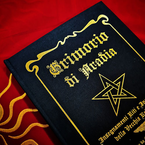 Manuale della strega apprendista. Un grimorio per svelare la magia